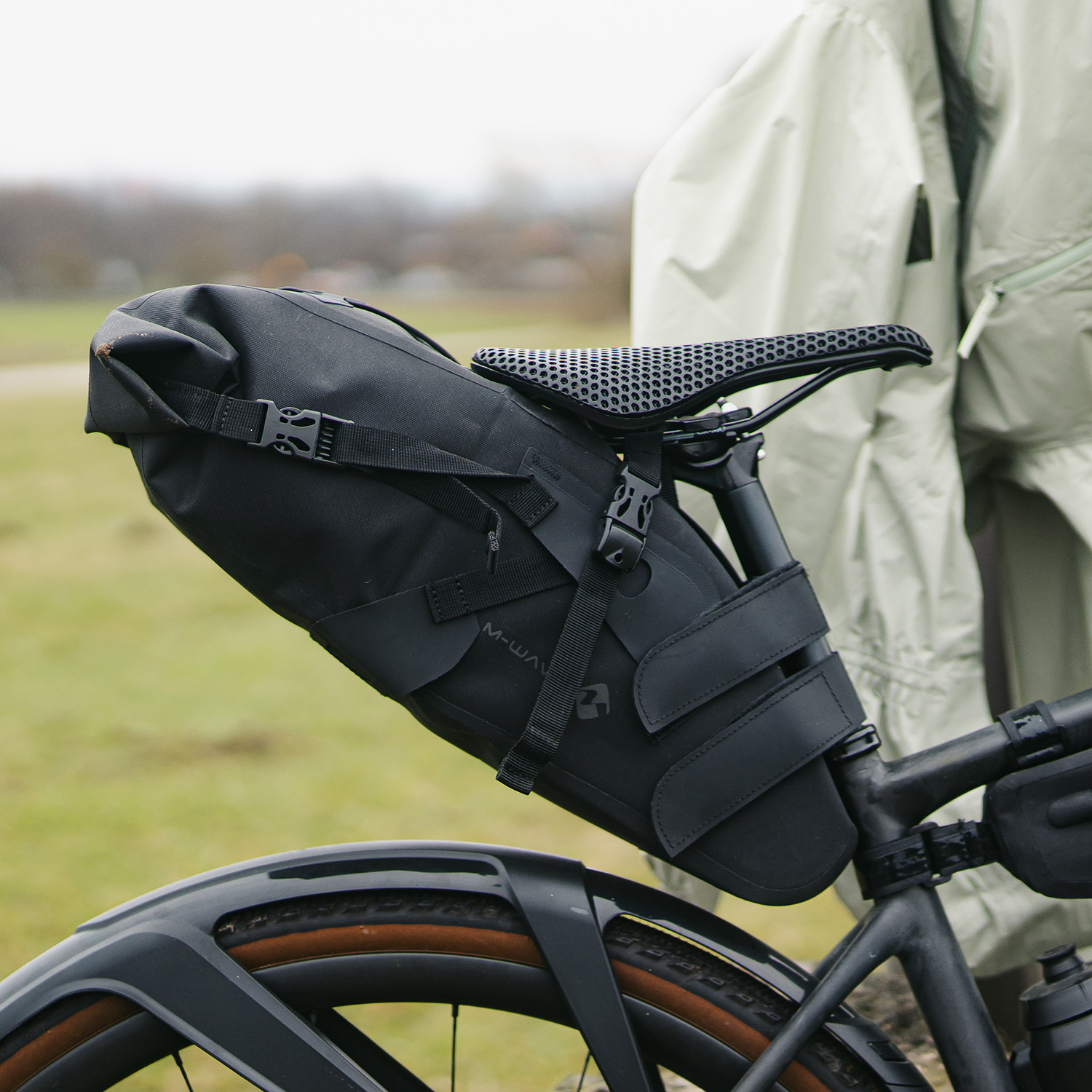 Сумка под седло M-WAVE >Rough Ride II Saddle L<, black, 100% waterproof,